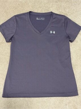 4/$20 SALE - Under Armour Women's Purple V-Neck Performance Tee